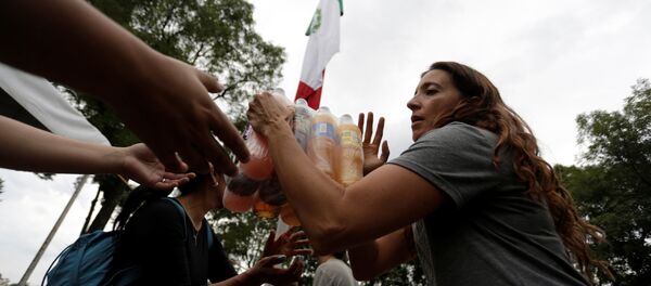 Ayuda para las víctimas del terremoto - Sputnik Mundo