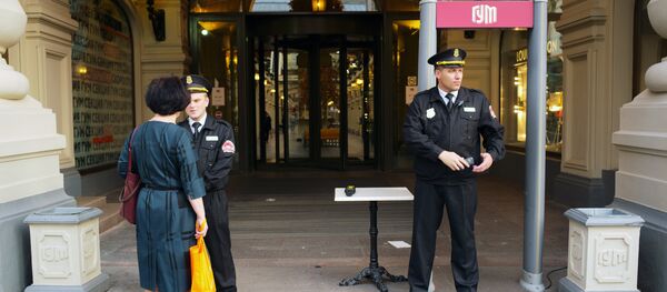 Uno de los centros comerciales evacuados de Moscú, Rusia - Sputnik Mundo