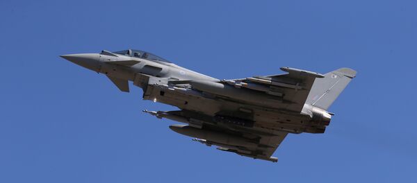 Un caza Typhoon de la Real Fuerza Aérea Británica Un caza Typhoon de la Real Fuerza Aérea Británica - Sputnik Mundo