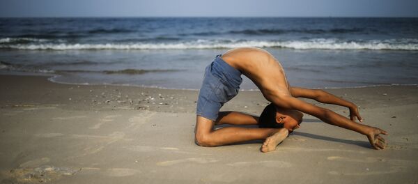 Yussef Bahtini, un palestino de 12 años de Gaza convertido en un hábil contorsionista Yussef Bahtini, un palestino de 12 años de Gaza convertido en un hábil contorsionista - Sputnik Mundo