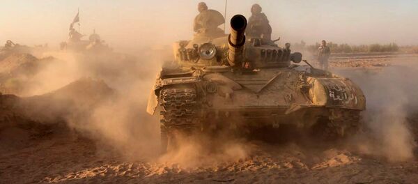 Tanques sirios en Deir Ezzor - Sputnik Mundo