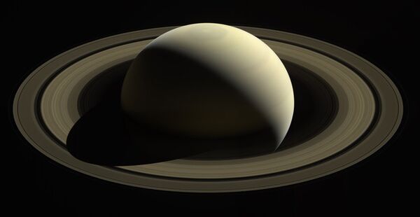 En esta instantánea, Cassini logró capturar por última vez a Saturno y a sus anillos en todo su esplendor. - Sputnik Mundo