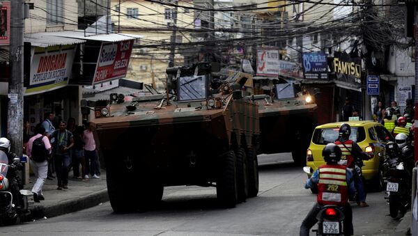 Fuerzas Armadas de Brasil en la favela Rocinha de Río de Janeiro - Sputnik Mundo