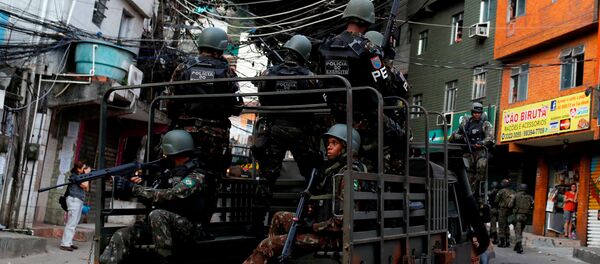 Fuerzas Armadas de Brasil en la favela Rocinha de Río de Janeiro - Sputnik Mundo