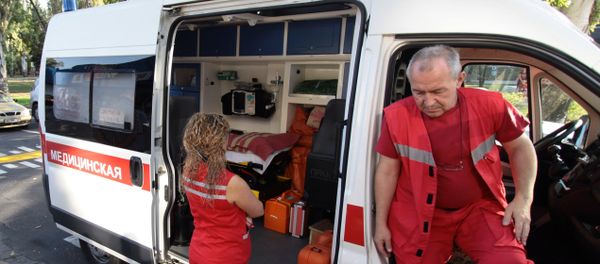 Una ambulancia en la ciudad de Donetsk (archivo) Una ambulancia en la ciudad de Donetsk (archivo) - Sputnik Mundo
