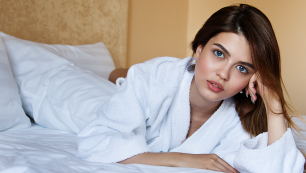 Una mujer en la cama - Sputnik Mundo