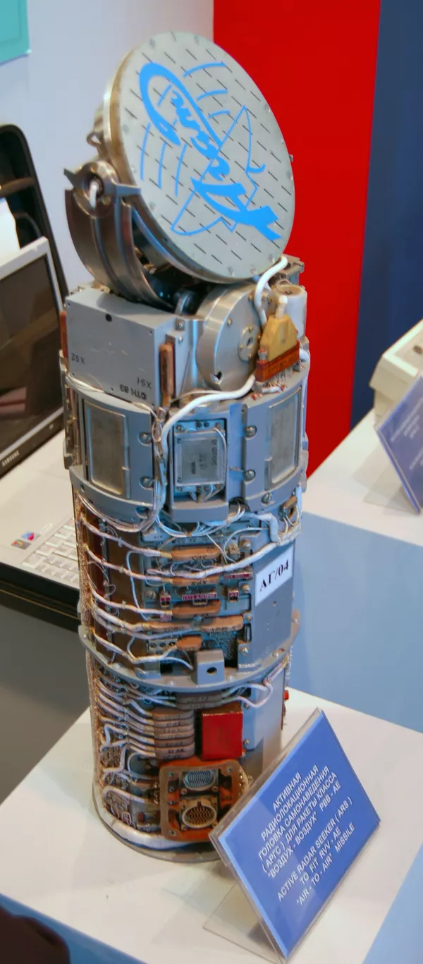 Misil aire-aire de alcance medio, guiado por radar activo Misil aire-aire de alcance medio, guiado por radar activo - Sputnik Mundo