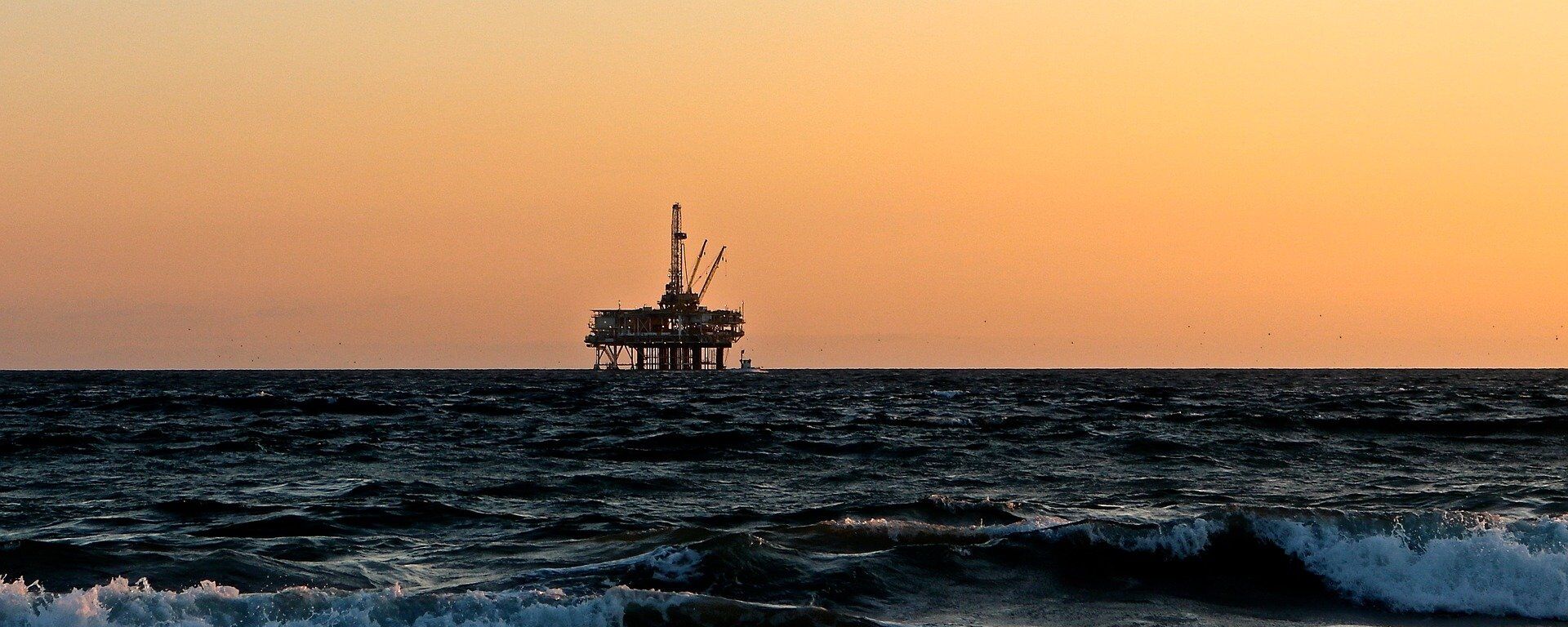 Una plataforma para la extracción de petróleo en el mar - Sputnik Mundo, 1920, 16.12.2022