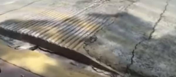 Así 'respira' el asfalto tras el terremoto en México - Sputnik Mundo