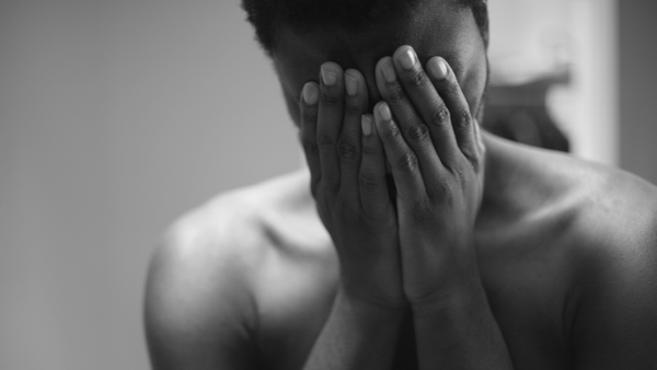 Un hombre triste (imagen referencial) - Sputnik Mundo