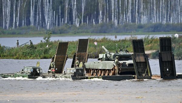 El vehículo PMM-2M en el Foro Internacional Técnico Militar Army 2017 - Sputnik Mundo