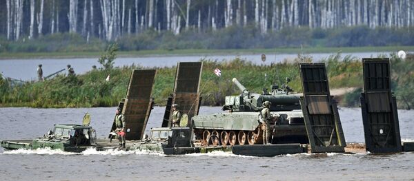 El vehículo PMM-2M en el Foro Internacional Técnico Militar Army 2017 - Sputnik Mundo