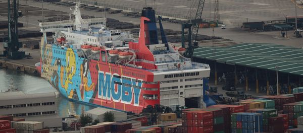 El barco Moby Dada en el puerto de Barcelona - Sputnik Mundo