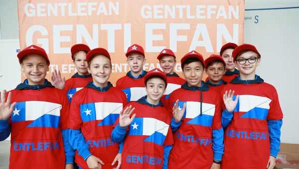 Ceremonia de bienvenida 'Gentlefan' antes del partido entre las selecciones de Rusia y Chile en junio de 2017 Ceremonia de bienvenida 'Gentlefan' antes del partido entre las selecciones de Rusia y Chile en junio de 2017 - Sputnik Mundo