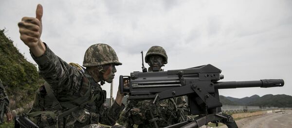 Marines de Corea del Sur durante unas maniobras militares en la isla de Baengnyeong - Sputnik Mundo