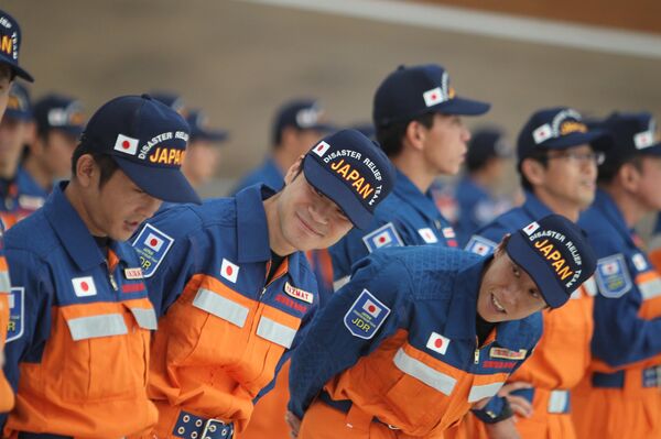 Los rescatistas de Japón  - Sputnik Mundo