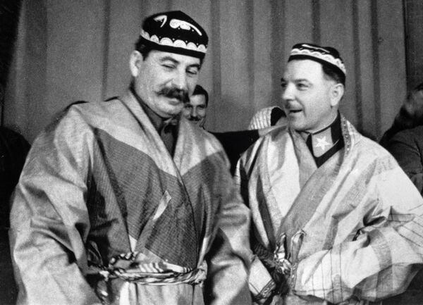 Iósif Stalin con Kliment Voroshílov - Sputnik Mundo