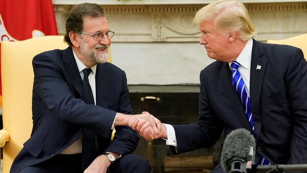 El presidente de España, Mariano Rajoy junto al presidente de EEUU, Donald Trump - Sputnik Mundo