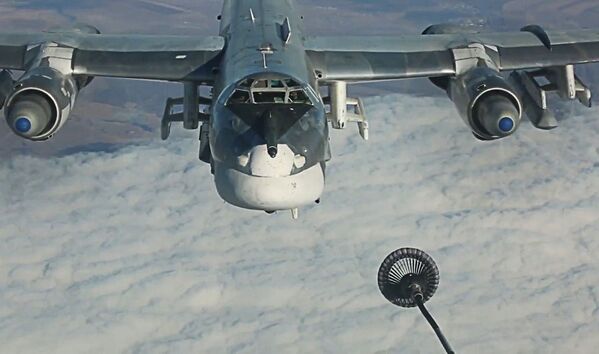 Ataques con misiles de crucero rusos Kh-101 sobre objetivos de terroristas en Siria - Sputnik Mundo