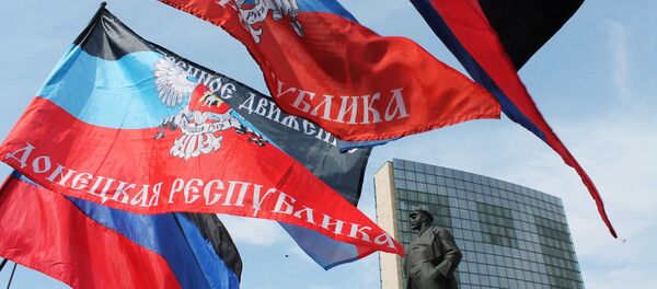 Las banderas de la autoproclamada República Popular de Donetsk - Sputnik Mundo