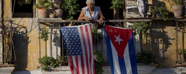 Las banderas de EEUU y Cuba (archivo) - Sputnik Mundo
