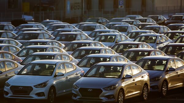 Automóviles Hyundai Solaris en la región de Leningrado - Sputnik Mundo