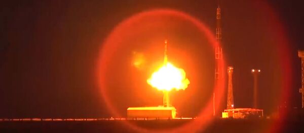 Rusia ensaya el misil balístico RS-12M Topol - Sputnik Mundo