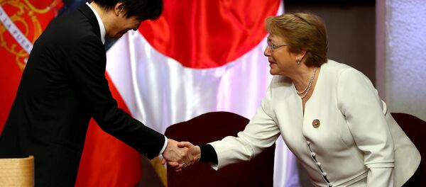 La presidenta de Chile, Michelle Bachelet, y el príncipe Akishino de Japón - Sputnik Mundo