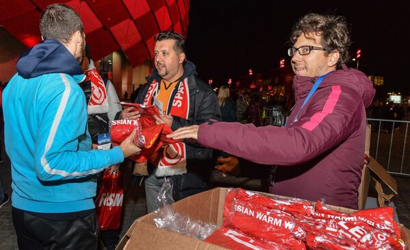 Cálida bienvenida rusa en los partidos de la Liga de Campeones en Moscú - Sputnik Mundo