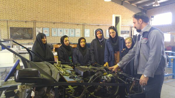 Mujeres mecánicas en Irán - Sputnik Mundo