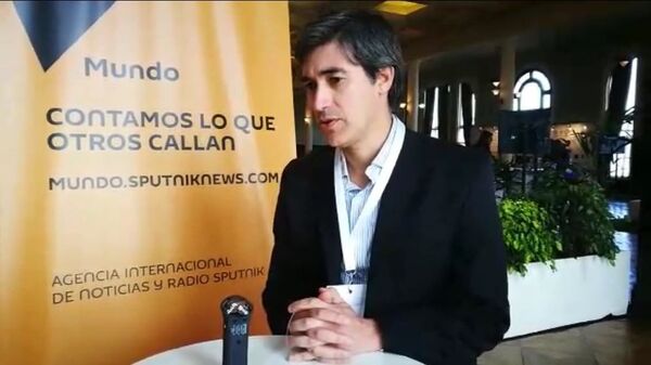 El secretario de Asuntos Políticos e Institucionales del Ministerio del Interior de Argentina, Adrián Pérez, dialoga con Sputnik en Montevideo. - Sputnik Mundo