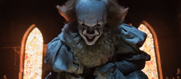 Bill Skarsgard in a scene from It. Bill Skarsgard in a scene from It. - Sputnik Mundo