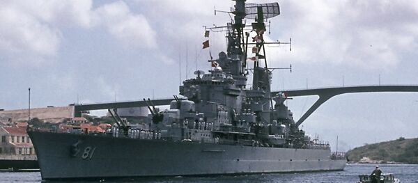 El crucero 'Almirante Grau' abandona la bahía de St. Anna en Willemstad en el camino hacia su nuevo puerto de origen de Callao, en Perú - Sputnik Mundo