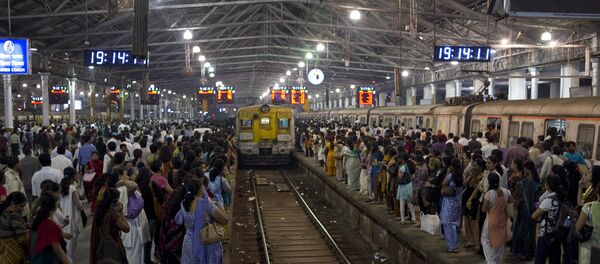 Estación ferroviaria en Bombay, la India (imagen referencial) - Sputnik Mundo