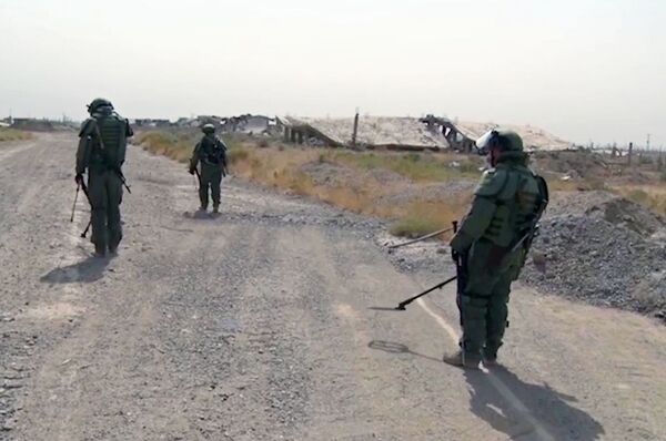 Zapadores rusos desminan la ciudad siria de Deir Ezzor - Sputnik Mundo