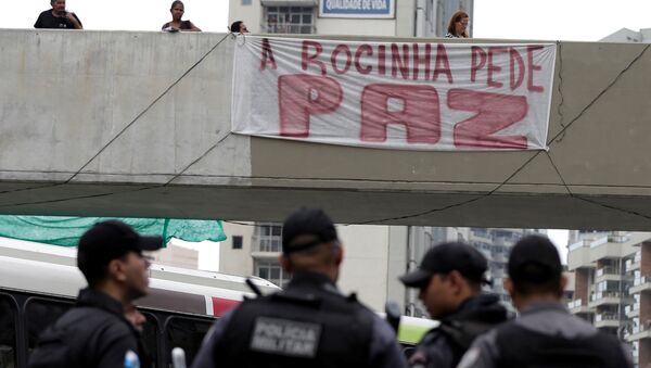 Militares en la favela Rocinha en Río de Janeiro Militares en la favela Rocinha en Río de Janeiro - Sputnik Mundo