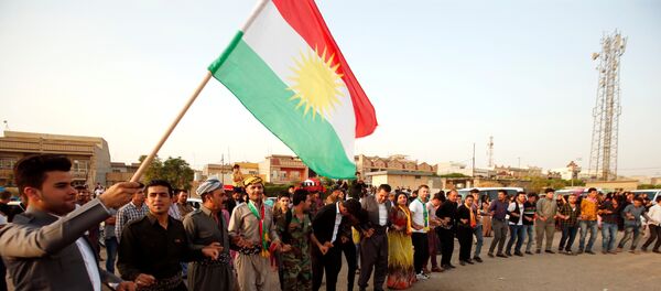 Kurdos celebrando durante el día del referéndum para la independencia del Kurdistán iraquí - Sputnik Mundo