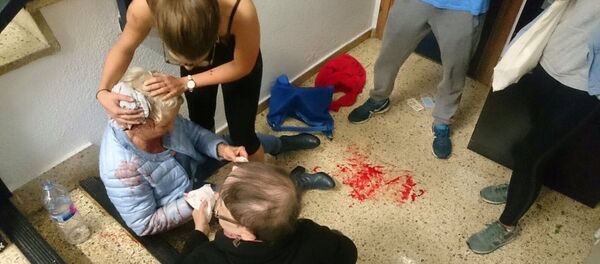 Una mujer herida en Barcelona durante referéndum catalán - Sputnik Mundo