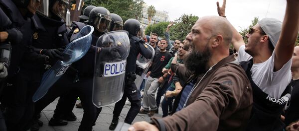 Policía Nacional española en Cataluña - Sputnik Mundo
