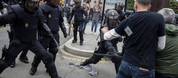 Policía Nacional española en Cataluña - Sputnik Mundo