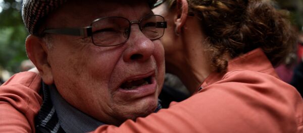 Un votante en el referéndum catalán - Sputnik Mundo