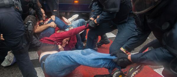 Cataluña y el 1-O: un referéndum a 'moretones' Cataluña y el 1-O: un referéndum a 'moretones' - Sputnik Mundo