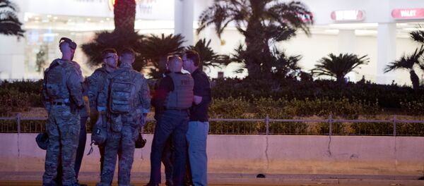 Agentes de FBI tras el tiroteo en Las Vegas, EEUU (archivo) - Sputnik Mundo