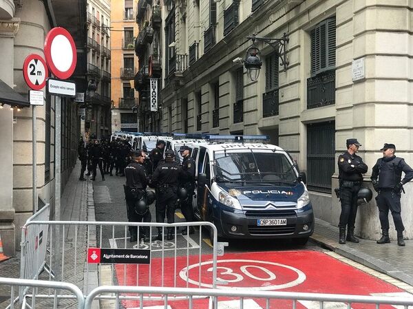 Agentes de la Policía en Barcelona - Sputnik Mundo