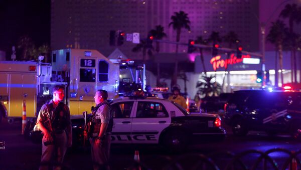 Policía en el lugar del tiroteo en Las Vegas, EEUU - Sputnik Mundo