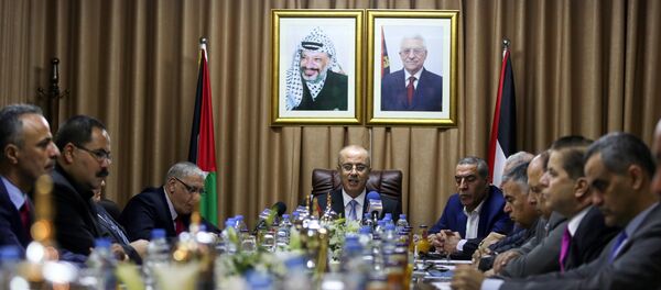 El primer ministro Rami Hamdallah preside la reunión del Gobierno palestino en Gaza - Sputnik Mundo