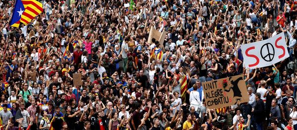 Miles de manifestantes en Barcelona - Sputnik Mundo