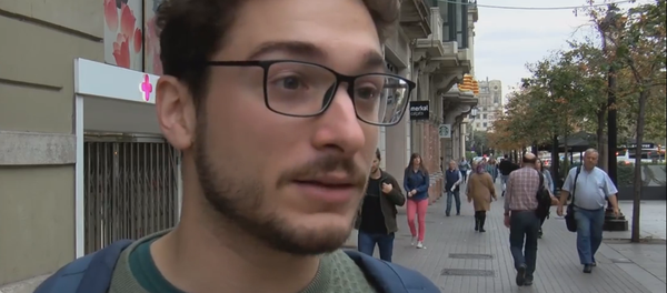 Catalanes tildan de &quot;vergüenza&quot; las acciones de la policía española durante el 1-O - Sputnik Mundo