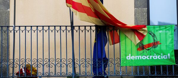 Las banderas de Cataluña y la UE - Sputnik Mundo