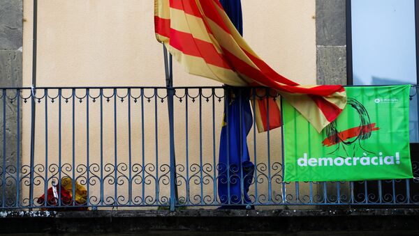 Las banderas de Cataluña y la UE - Sputnik Mundo